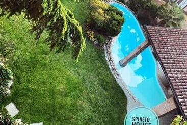 پانسیون Spineto House
