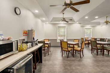 هتل Baymont By Wyndham Henderson Oxford