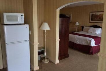 هتل Manchester Inn & Suites