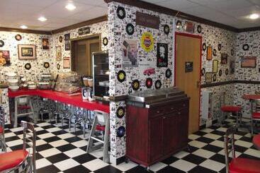 هتل Manchester Inn & Suites