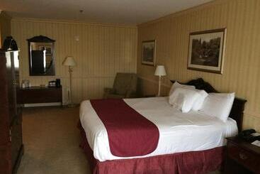 هتل Manchester Inn & Suites