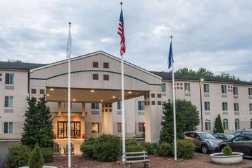 هتل Manchester Inn & Suites