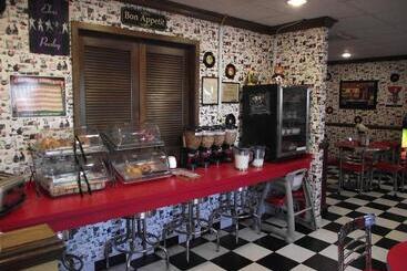هتل Manchester Inn & Suites