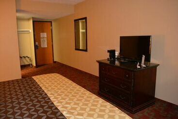 هتل Grand Forks Travelodge