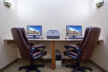Holiday Inn Express Hotel & Suites Tipp City, An Ihg