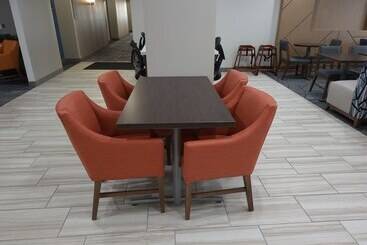 Holiday Inn Express Hotel & Suites Tipp City, An Ihg