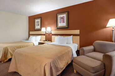 هتل Quality Inn & Suites South Obetz