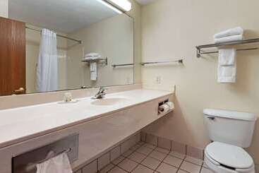 هتل Quality Inn & Suites South Obetz