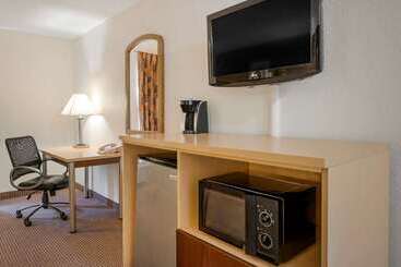 هتل Quality Inn & Suites South Obetz