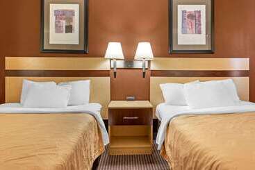 هتل Quality Inn & Suites South Obetz