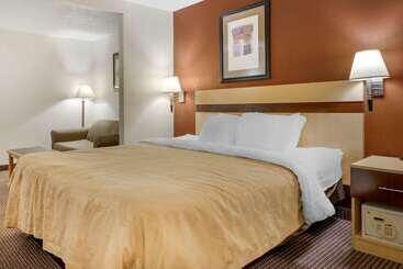 هتل Quality Inn & Suites South Obetz