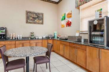 هتل Quality Inn & Suites South Obetz