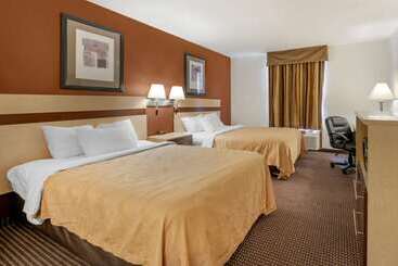 هتل Quality Inn & Suites South Obetz