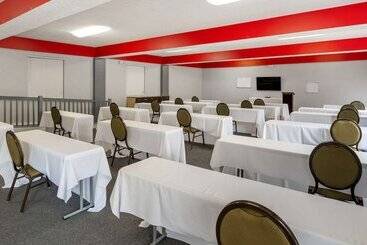 هتل Quality Inn & Suites South Obetz