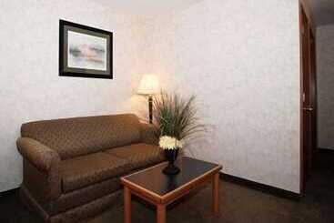 هتل Quality Inn & Suites South Obetz