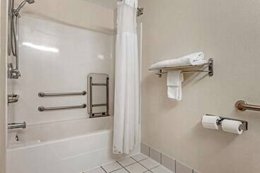 هتل Quality Inn & Suites South Obetz