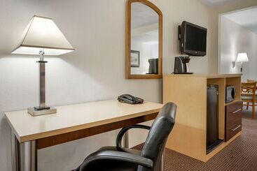 هتل Quality Inn & Suites South Obetz