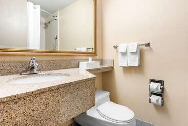 هتل Quality Inn & Suites