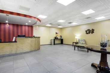 هتل Quality Inn & Suites