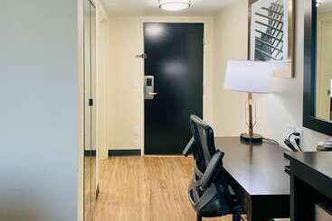 هتل Quality Inn & Suites Lake Charles South