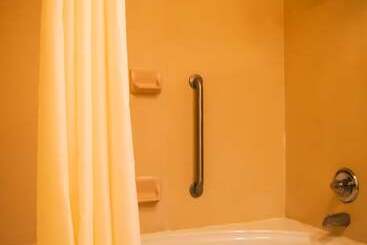 هتل Quality Inn & Suites Lake Charles South