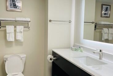 هتل Quality Inn & Suites Lake Charles South