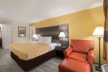 هتل Quality Inn & Suites Near Lake Oconee