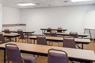 هتل Sleep Inn Lynchburg   University Area & Hwy 460