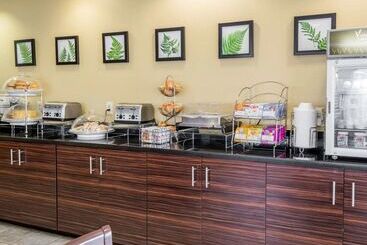 هتل Sleep Inn Lynchburg   University Area & Hwy 460
