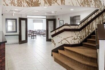هتل Sleep Inn Lynchburg   University Area & Hwy 460