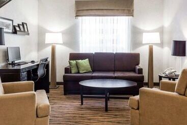 هتل Sleep Inn Lynchburg   University Area & Hwy 460