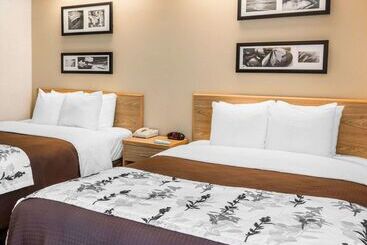 هتل Sleep Inn Lynchburg   University Area & Hwy 460
