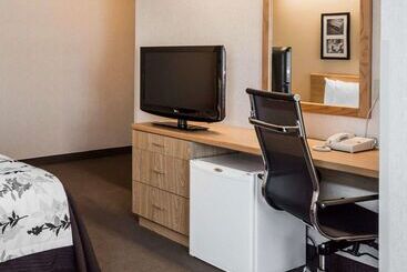 هتل Sleep Inn Lynchburg   University Area & Hwy 460