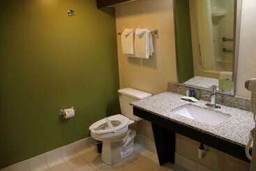 هتل Sleep Inn Near Great Lakes Naval Base