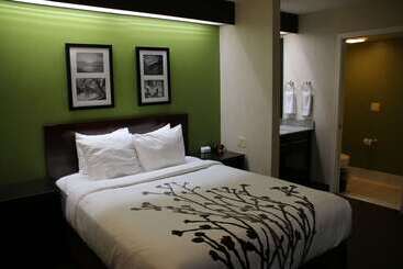 هتل Sleep Inn Near Great Lakes Naval Base
