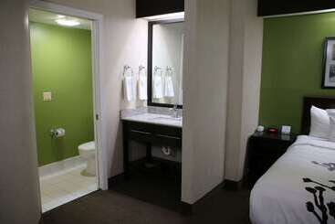 هتل Sleep Inn Near Great Lakes Naval Base