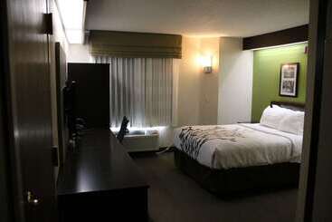 هتل Sleep Inn Near Great Lakes Naval Base