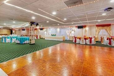 هتل Sleep Inn Near Great Lakes Naval Base