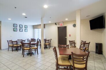 هتل Sleep Inn Near Great Lakes Naval Base