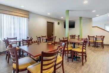 هتل Sleep Inn Near Great Lakes Naval Base