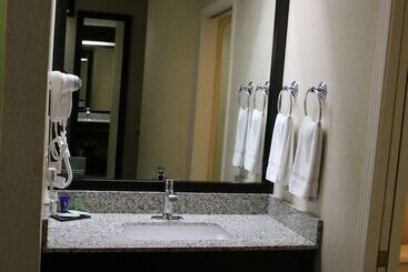 هتل Sleep Inn Near Great Lakes Naval Base