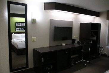 هتل Sleep Inn Near Great Lakes Naval Base