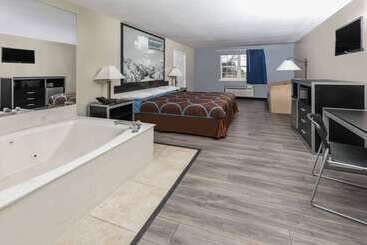 هتل Super 8 By Wyndham Arlington Near At&t Stadium