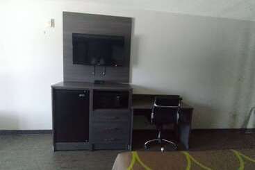 Super 8 Motel By Wyndham Near Fort Lauderdale Arpt