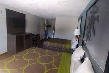 Super 8 Motel By Wyndham Near Fort Lauderdale Arpt