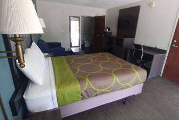 Super 8 Motel By Wyndham Near Fort Lauderdale Arpt
