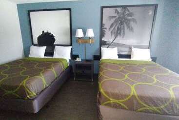 Super 8 Motel By Wyndham Near Fort Lauderdale Arpt