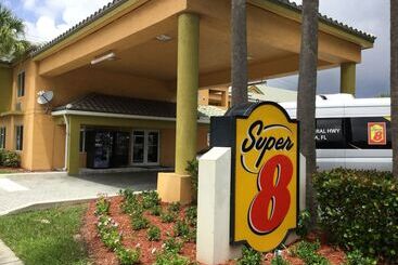 Super 8 Motel By Wyndham Near Fort Lauderdale Arpt