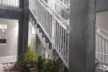 Super 8 Motel By Wyndham Near Fort Lauderdale Arpt