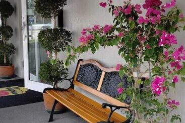 Super 8 Motel By Wyndham Near Fort Lauderdale Arpt